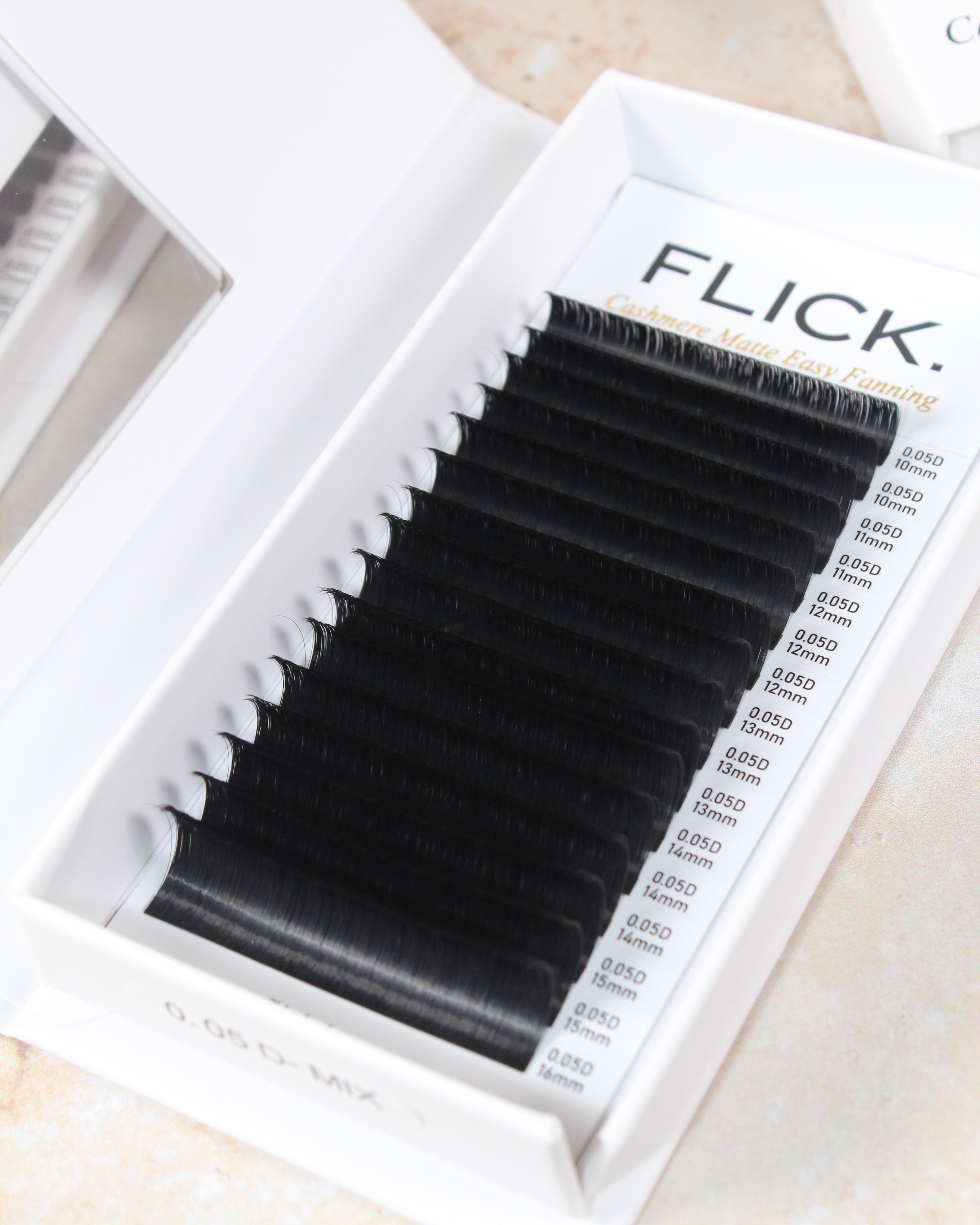 Matte Cashmere Easy Fanning Lash Trays