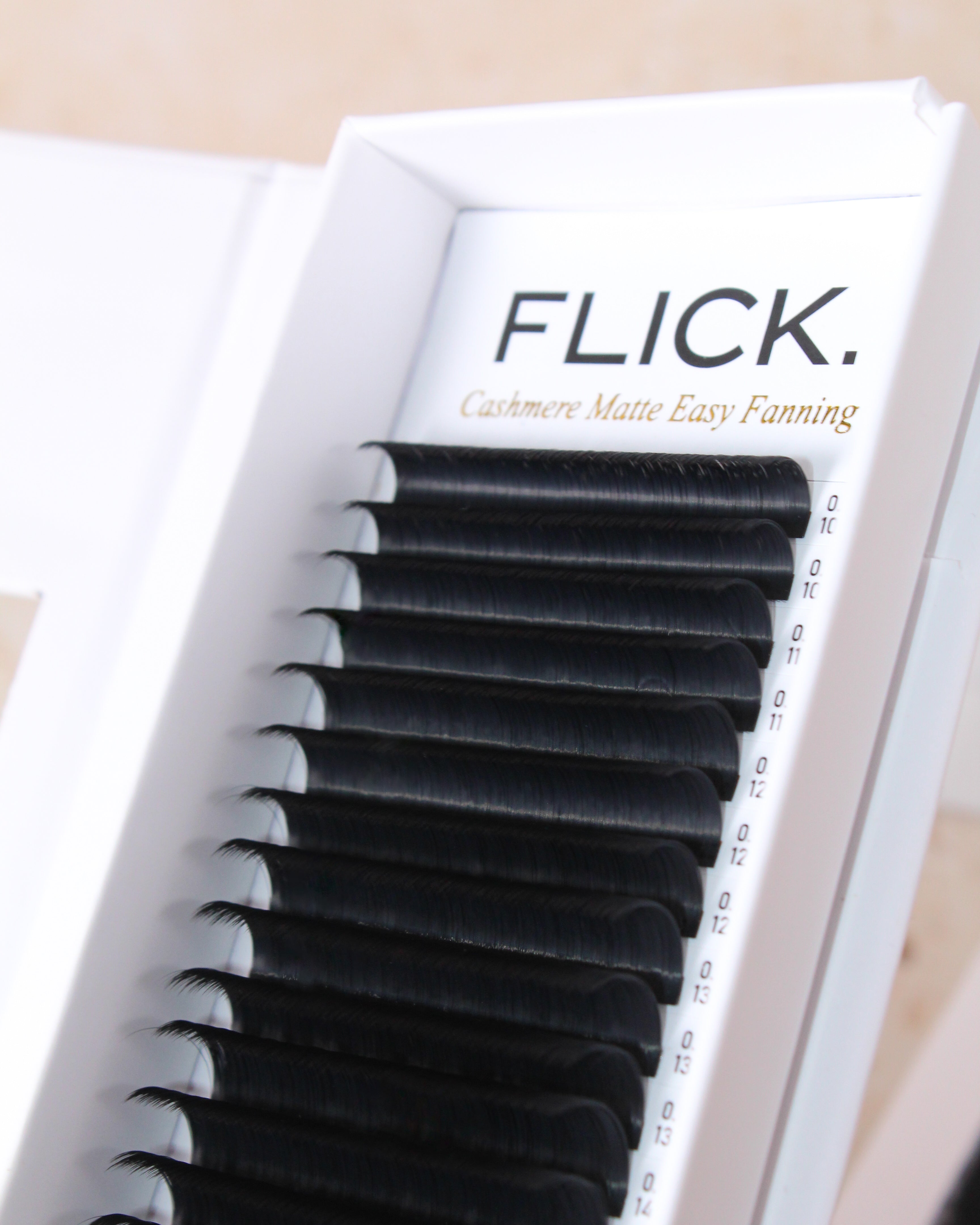 Matte Cashmere Easy Fanning Lash Trays